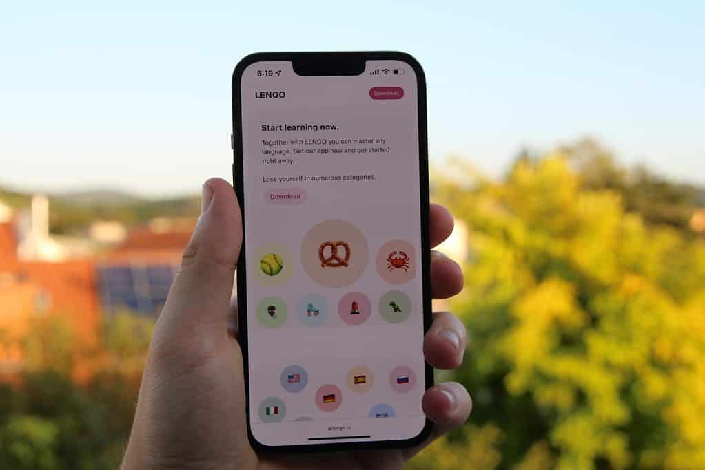 Take your French conversation skills to the next level with this app on your iPhone! With its comprehensive features and audio lessons, you can easily learn this language with confidence. Try out swaplang too, an affordable website where you can exchange conversations with native speakers and improve your French conversational skills.